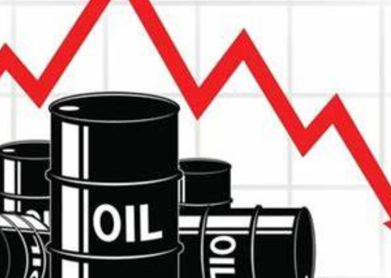 Oil Markets Plunge as Dollar Surges on Anticipation of Higher Rates